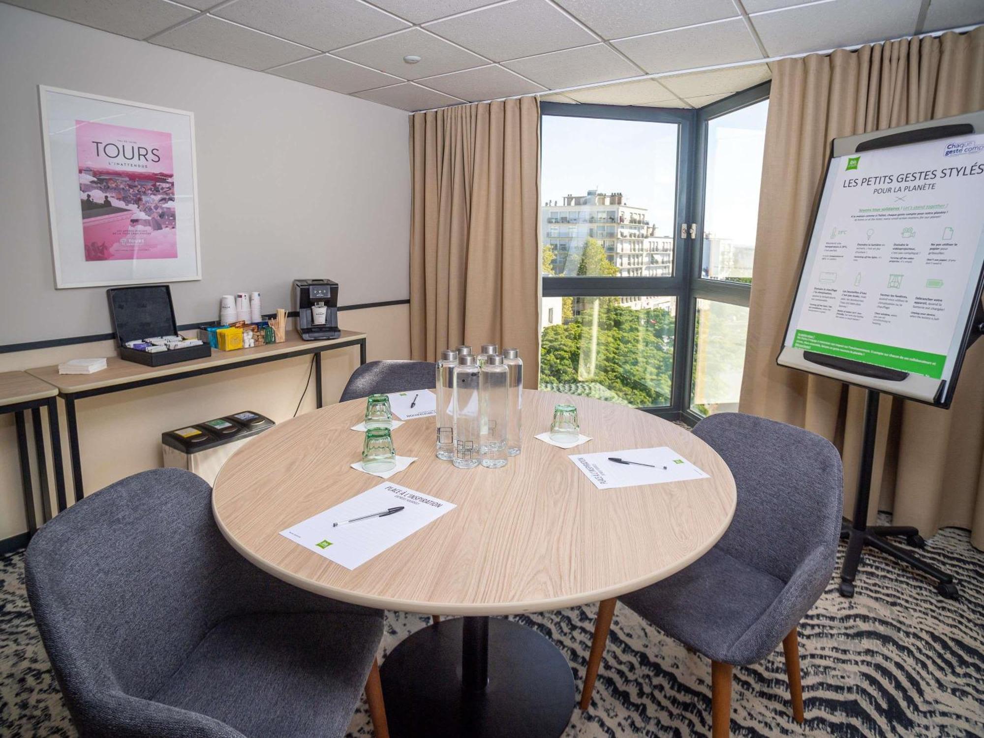 Ibis Styles Tours Centre Hotell Eksteriør bilde